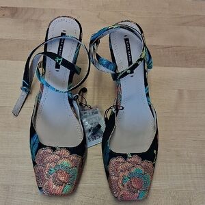 Zara Women's Floral Embroidered Heels - Black and Pink